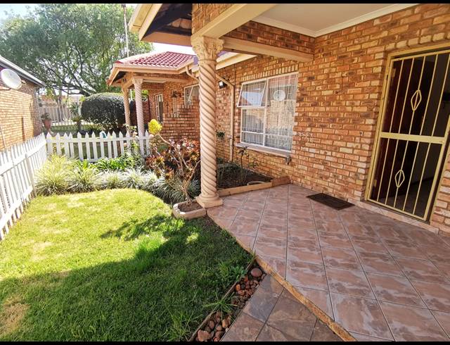 1 BEDROOM SIMPLEX FOR SALE IN VAN DYK PARK